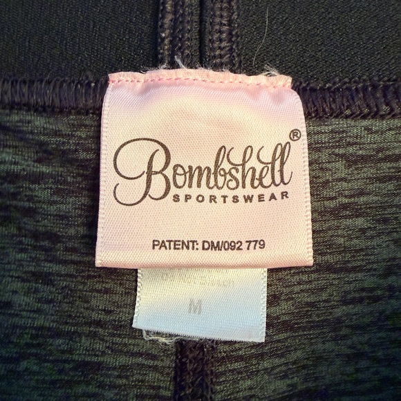 Bombshell Sportswear Women’s Size Medium Leggings Green Black Made In USA - Picture 2 of 7